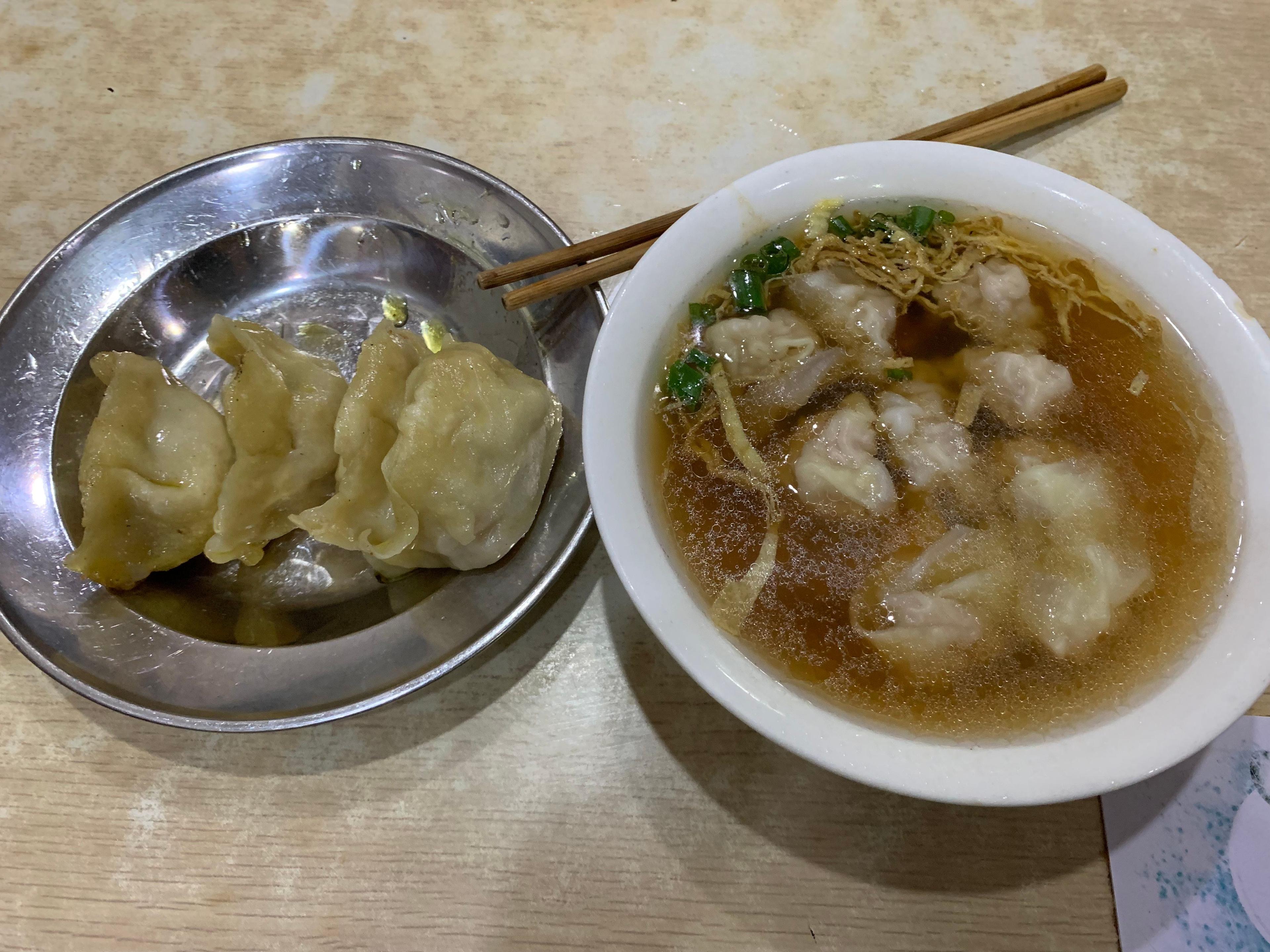 小馄饨 6 块钱，生煎 4 块钱